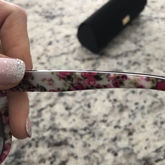 Traded Dolce and Gabbana Sunglasses - Picture 4 of 5